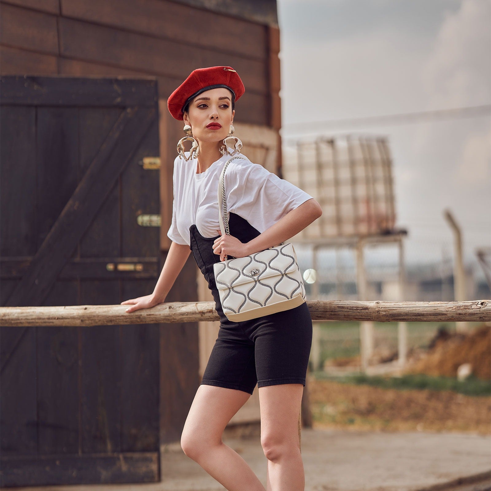 Red & White Bags: Trending Now!